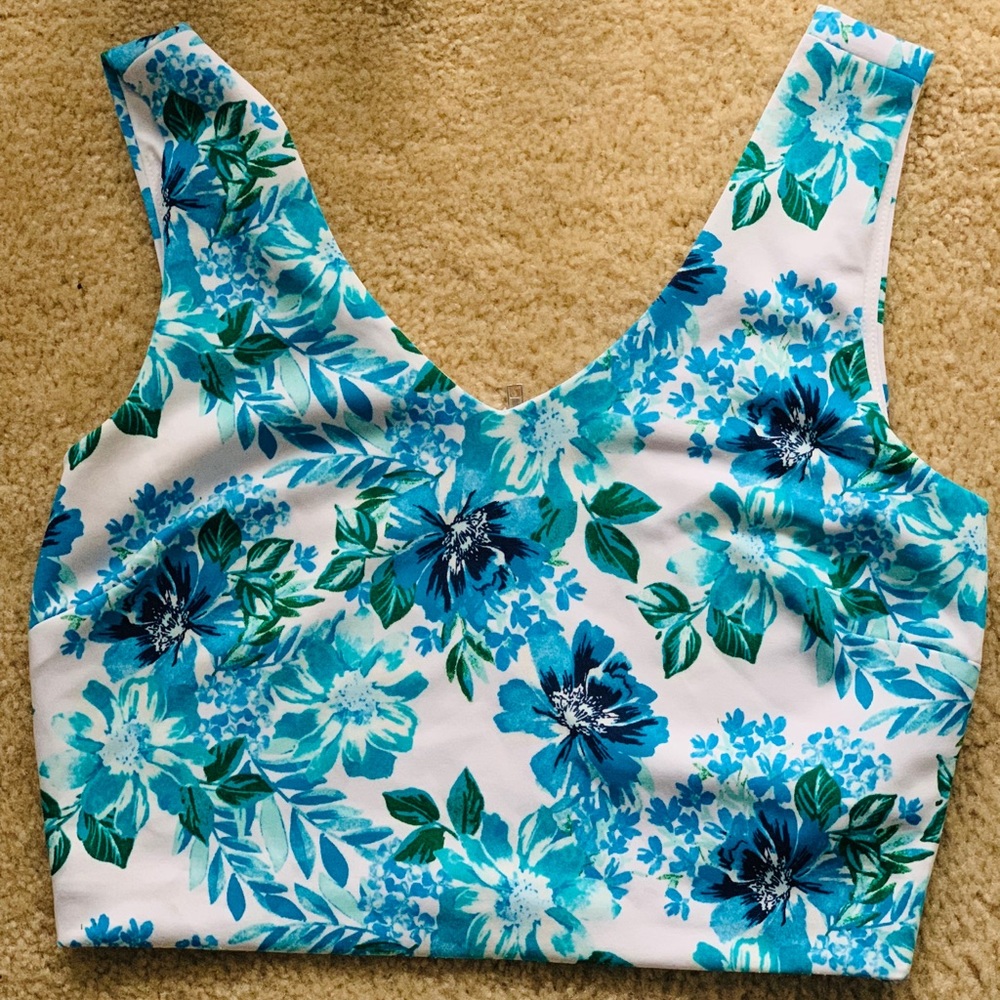 Forever 21 Large Flower crop top 💙💚